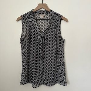 😊 5 FOR 15 😊 Banana Republic Sleeveless Blouse Sheer With Pretty Front Buttons